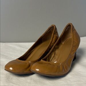 Tory Burch Tan Patent Leather Low Heel Pumps Estimated Size 7